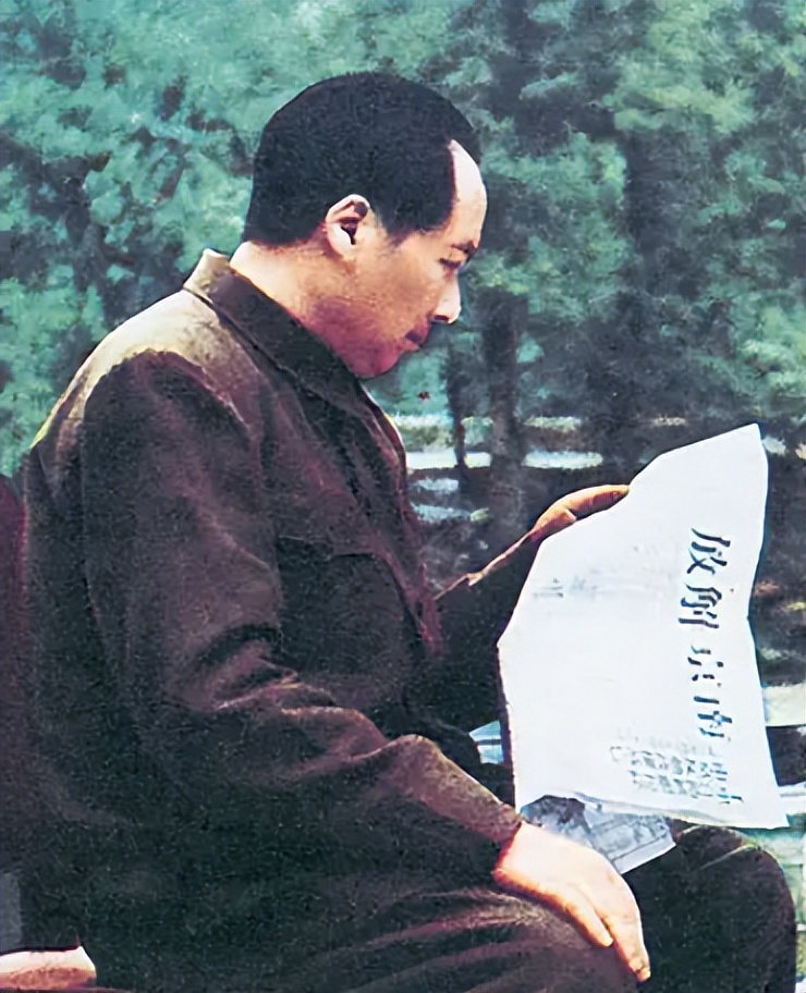 毛*东泽**劝毛岸青主动追求邵华，婚后，毛*东泽**给邵华写信：多读上邪