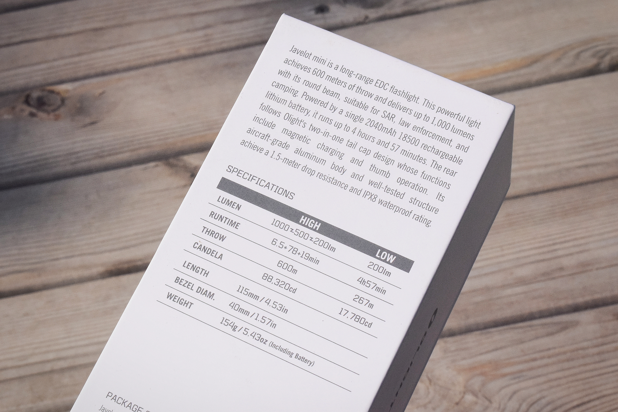 短小精悍的性能均衡之作！傲雷神剑Javelotmini远射战术手电体验