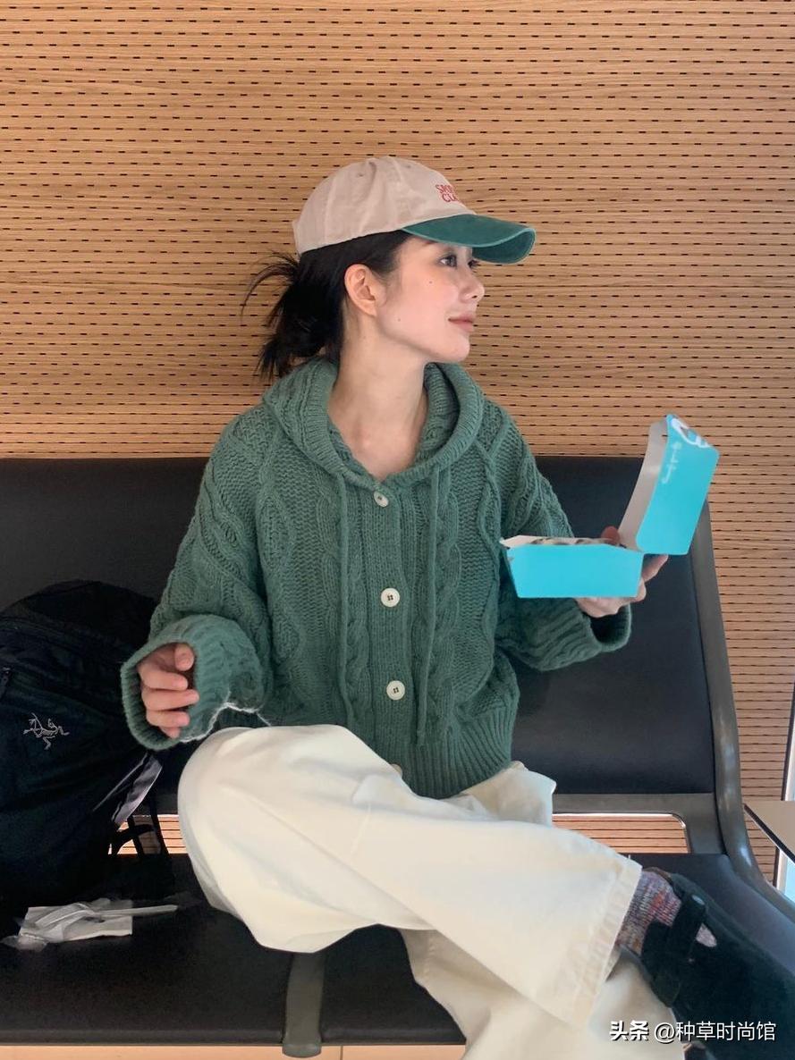 韩国小姐姐冬日穿搭,拜托冬天穿短袖