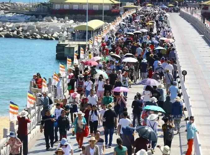 五一只不过是“口红经济”，报复性消费罢了