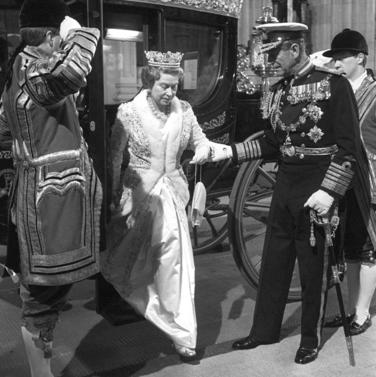 九十六张照片回顾英国女王的一生 (96张图看完英国女王的一生)