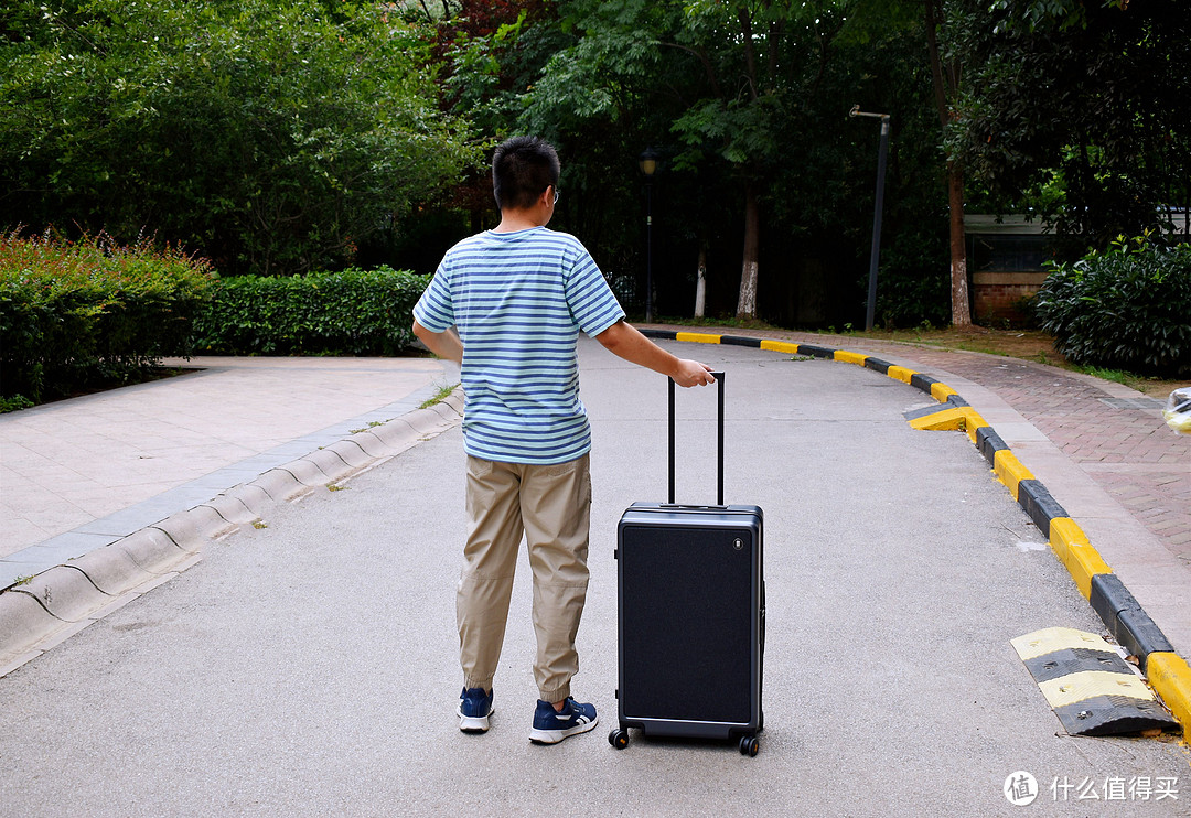 地平线8号城市脉搏行李箱，质感突出，干湿分离，真的好用