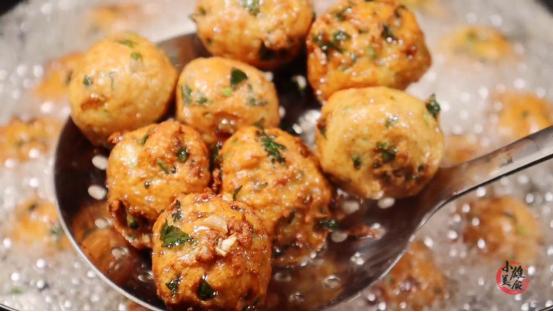 丸子这样做香脆酥软怎么吃都不腻,冬季简单又好吃的丸子