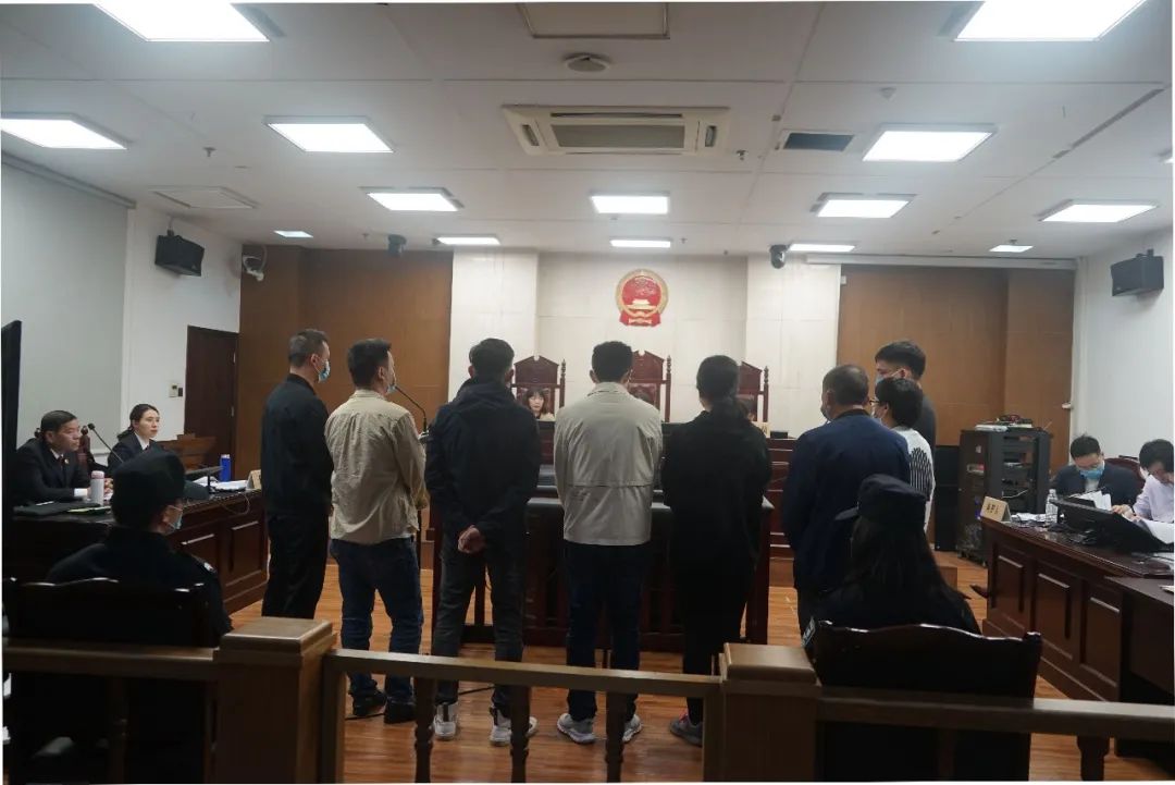 假冒芙蓉王烟,双喜利群芙蓉王