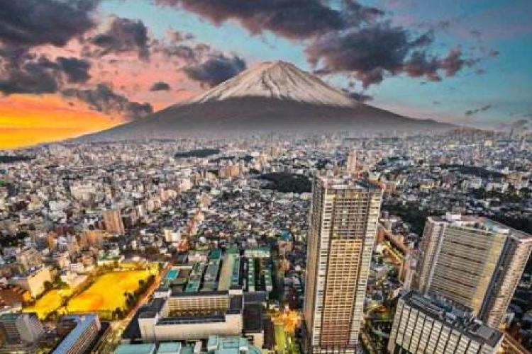 韩国经济高速发展是哪一年开始的,韩国经济实力在变强还是变弱