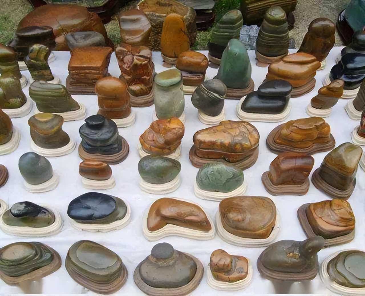 97小伙花150元买奇石,小伙花3万买的石头竟是价值千万