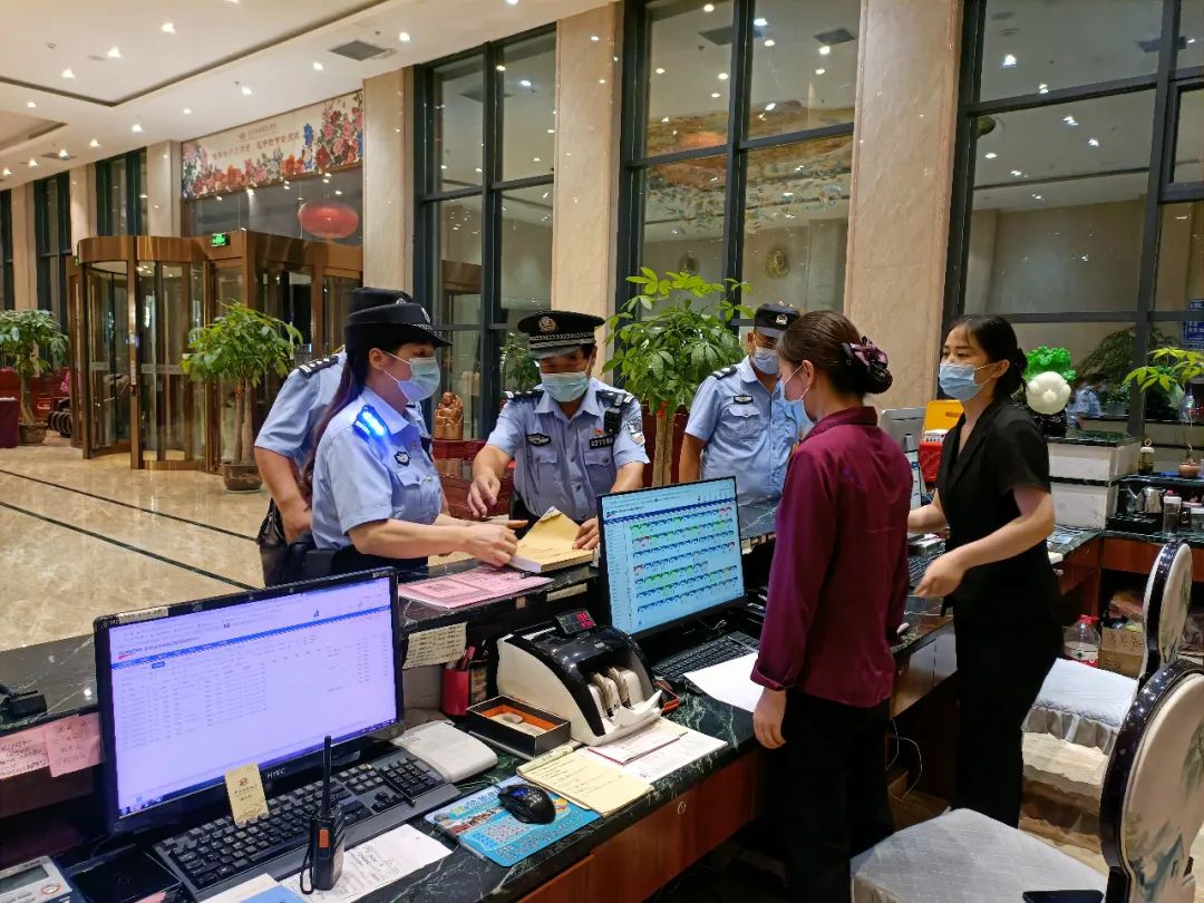 夏季治安打击整治“百日行动”丨尽锐出战!河南洛阳公安全力开展夏夜治安巡查宣防第二次集中统一行动
