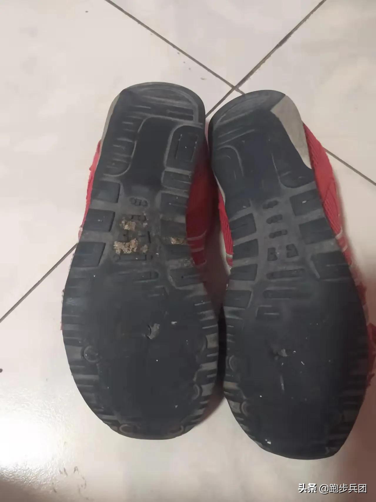 多威的一双碳板跑鞋,911跑鞋真实测评