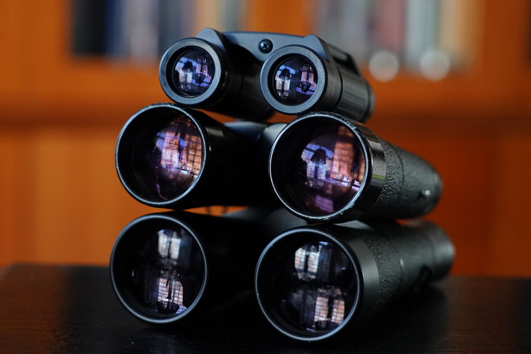 一树梨花压海棠：是*用军**望远镜好？还是名牌望远镜好？