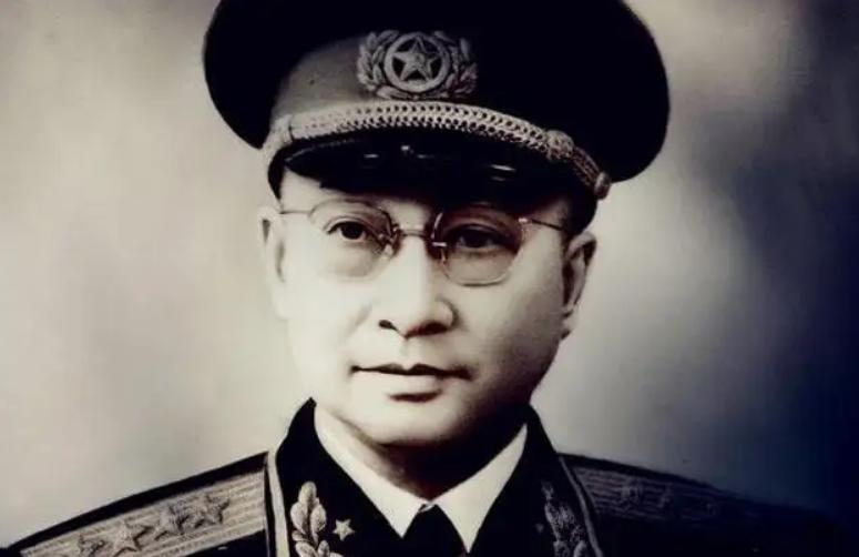陈赓曾比粟裕官高3级，后见面却成下级，一句掏心窝话令诸将佩服