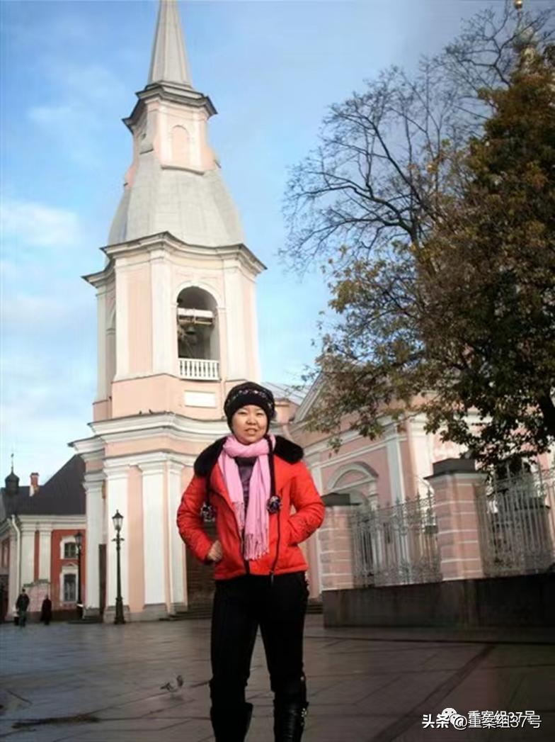 女子13岁被拐14岁为人母，为逃离喝煤油吞铁钉，父亲解救后嫌丢人，35年后追责人贩被俩儿责备影响不好