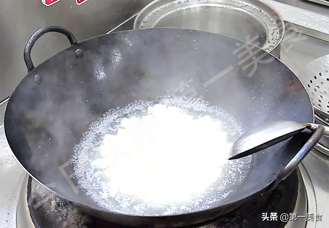 豆腐的传统做法石磨豆腐,腊月二十五做豆腐图片