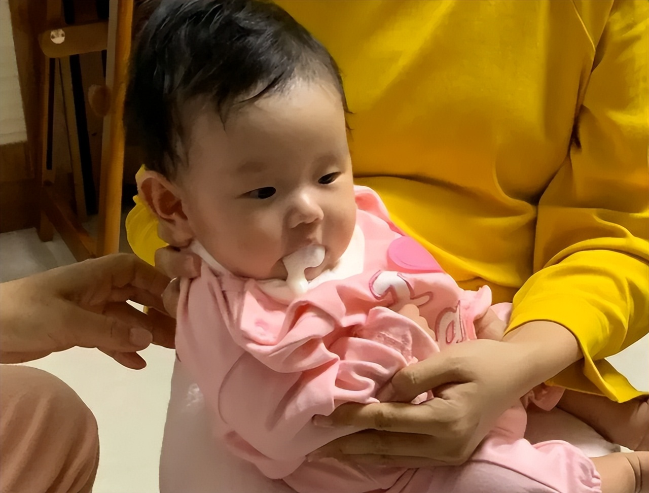 宝宝频繁吐奶需要看医生吗,宝宝频繁吐奶呛奶需要做哪些检查