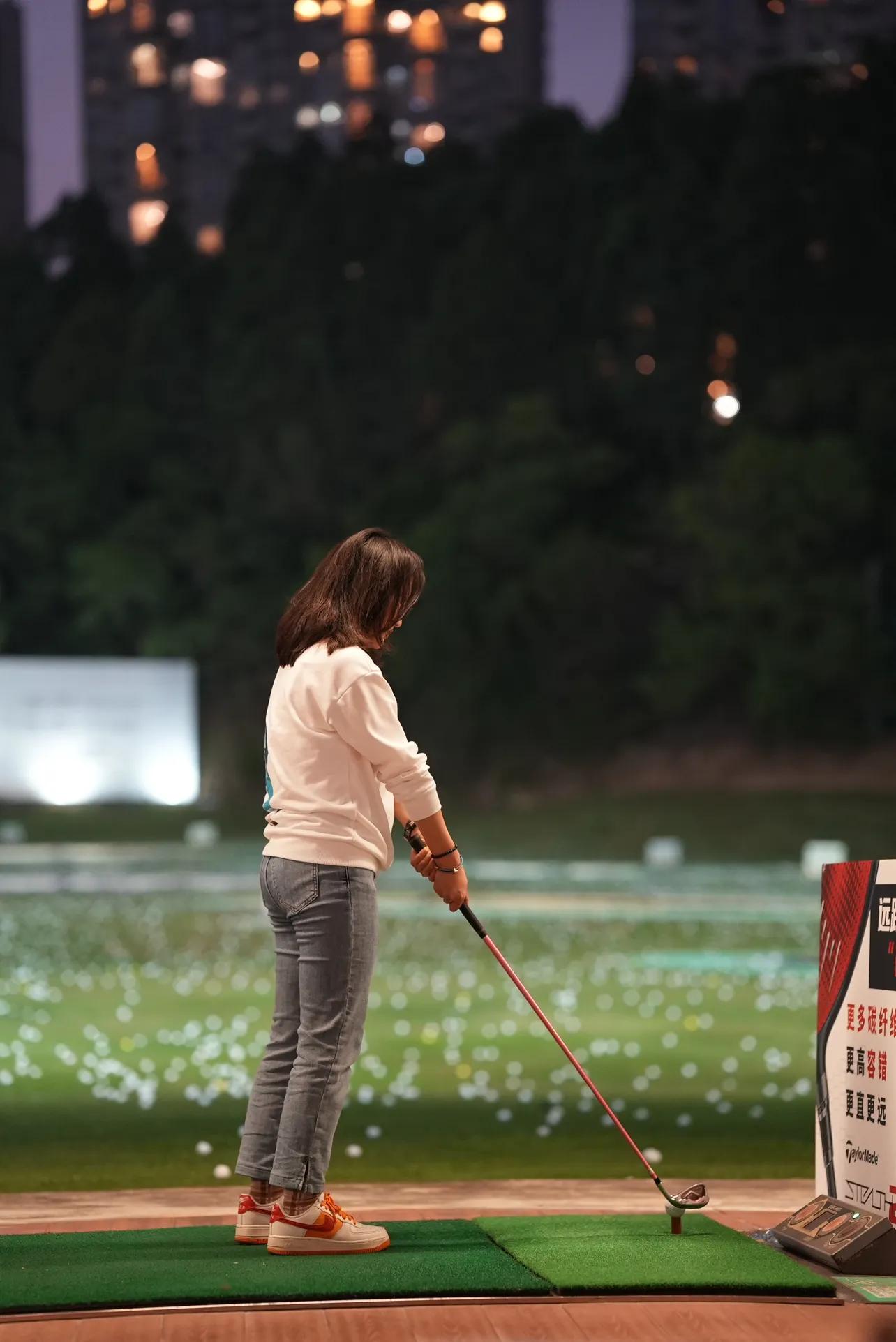 广州麓湖高尔夫球场,广州高尔夫球场打球