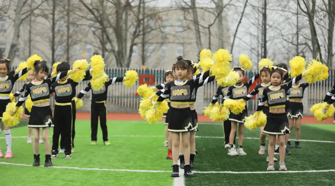 校园足球联赛拉开了帷幕,校园足球联赛圆满落下帷幕