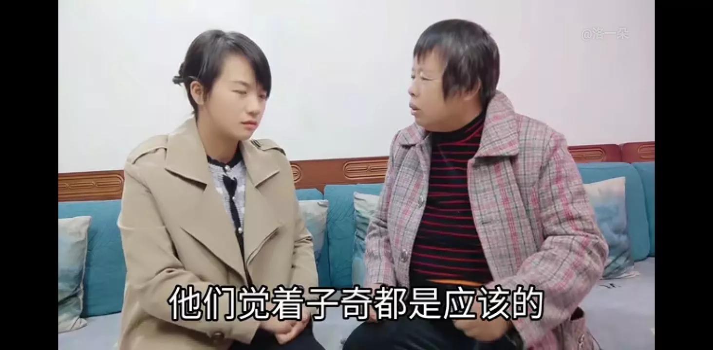 子奇妈首次到朵家，也没见到朵爸妈，朵送包包和衣服，奇妈高兴…