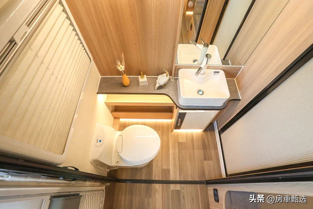 豪华型干湿分离房车,爱旅490拖挂房车价格