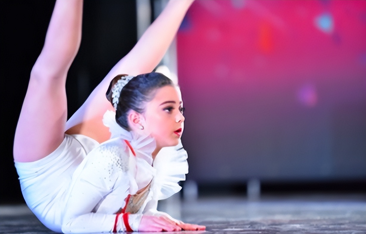 外国表情包女孩去世,国外震惊的表情包小女孩