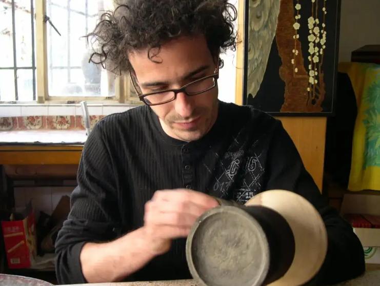 重庆法国大漆艺术家,一个法国富三代在重庆深山做漆