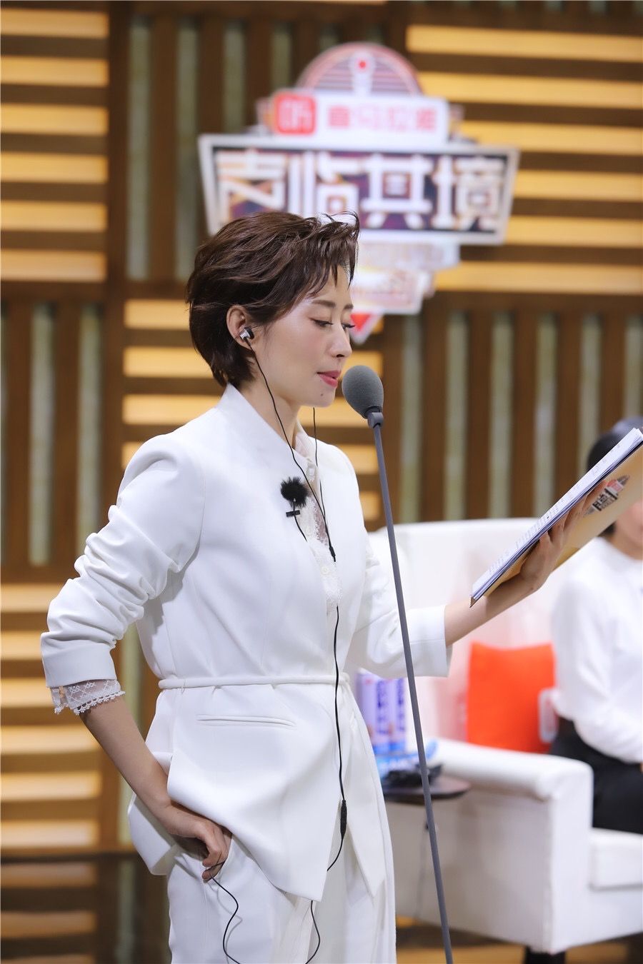 女士的法则刘敏涛短发,今年最流行的减龄短发中年款