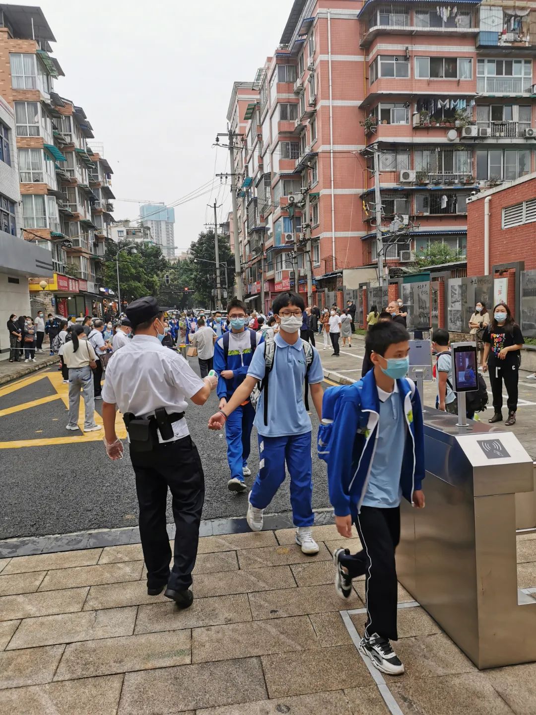 再见了，小盆友——9月19日成都家长成功“解除居家”……