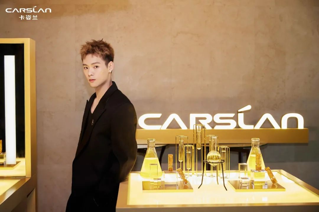 专研双芯科技突破之作，卡姿兰首发高奢滋养口红