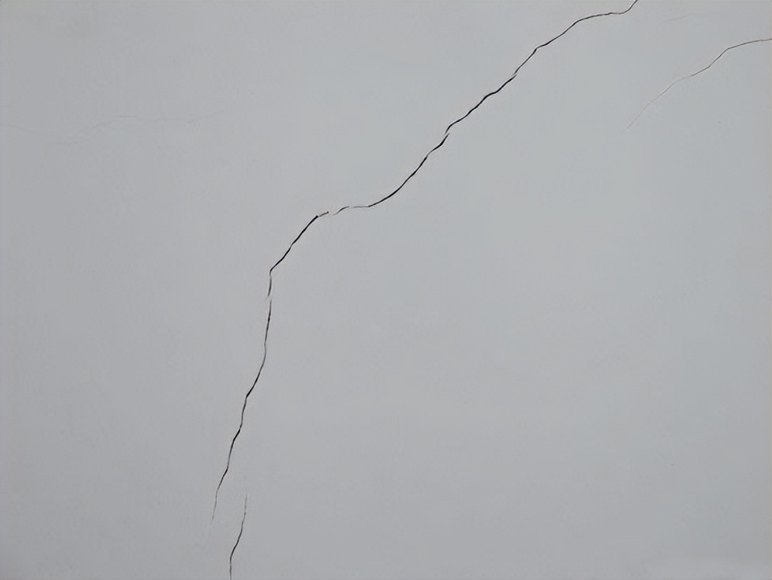 刷完乳胶漆几天就开裂了什么原因,刷乳胶漆第二天就开裂怎么办