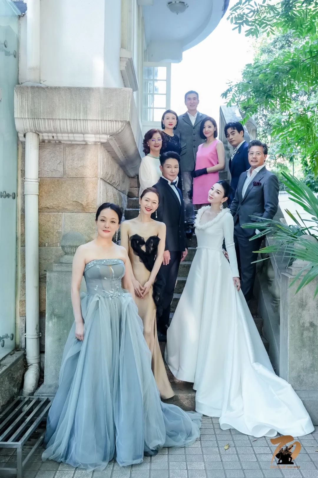 上影节红毯上影厂老演员集体亮相赵静优雅佟瑞欣挺拔于慧风情万种