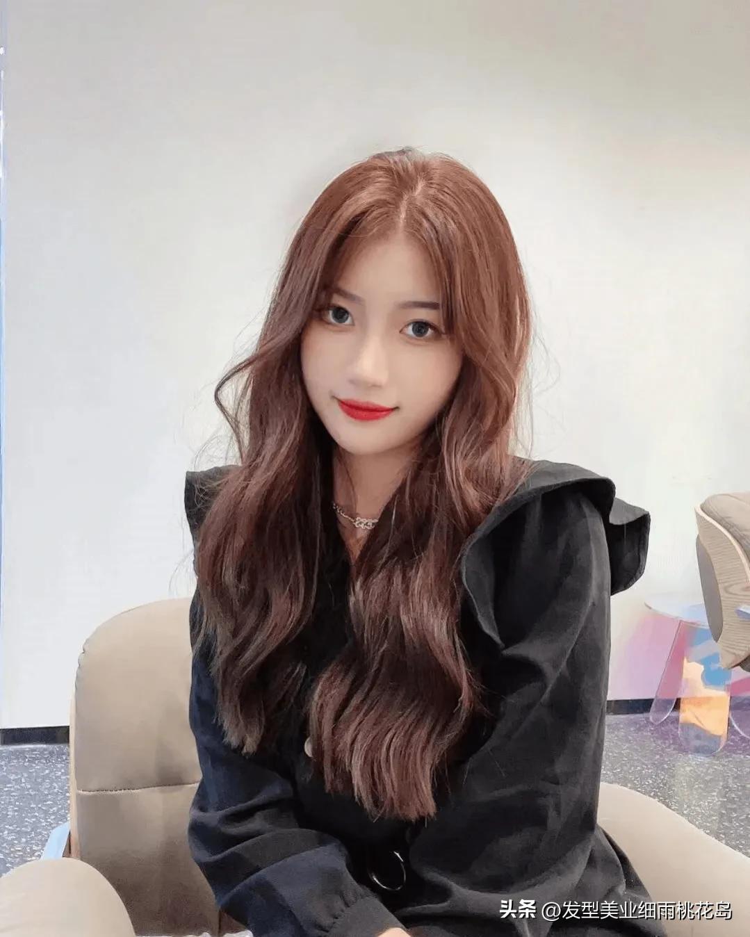 中年妇女中长发怎么烫好看,烫的中长发怎么扎好看