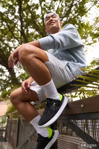 安德玛领跑荧光运动鞋,安德玛随变鞋偏小