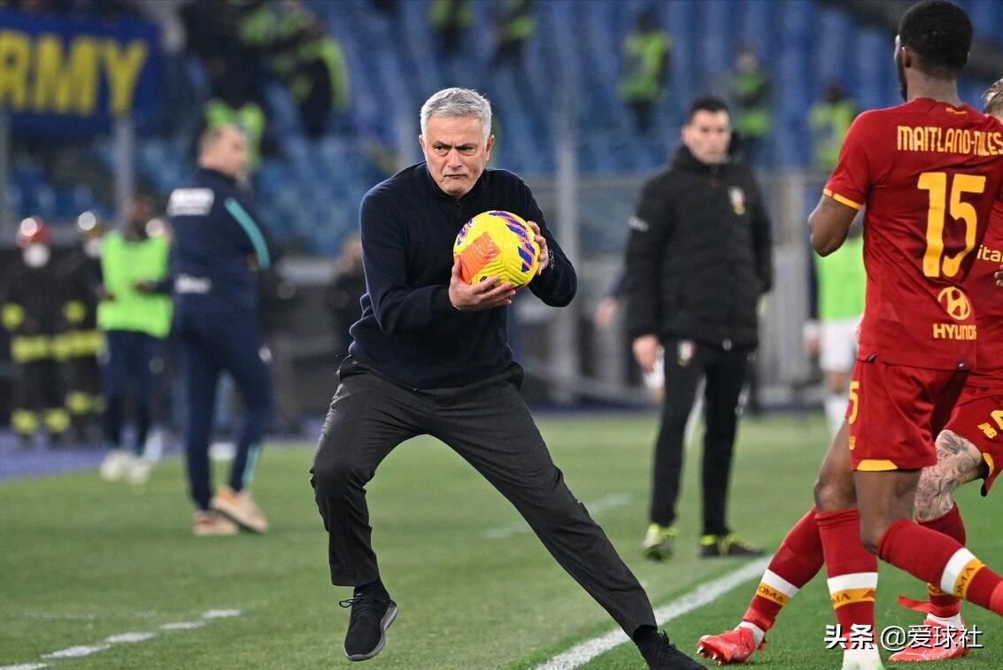 罗马夺冠穆里尼奥被抛起,罗马被黑点球