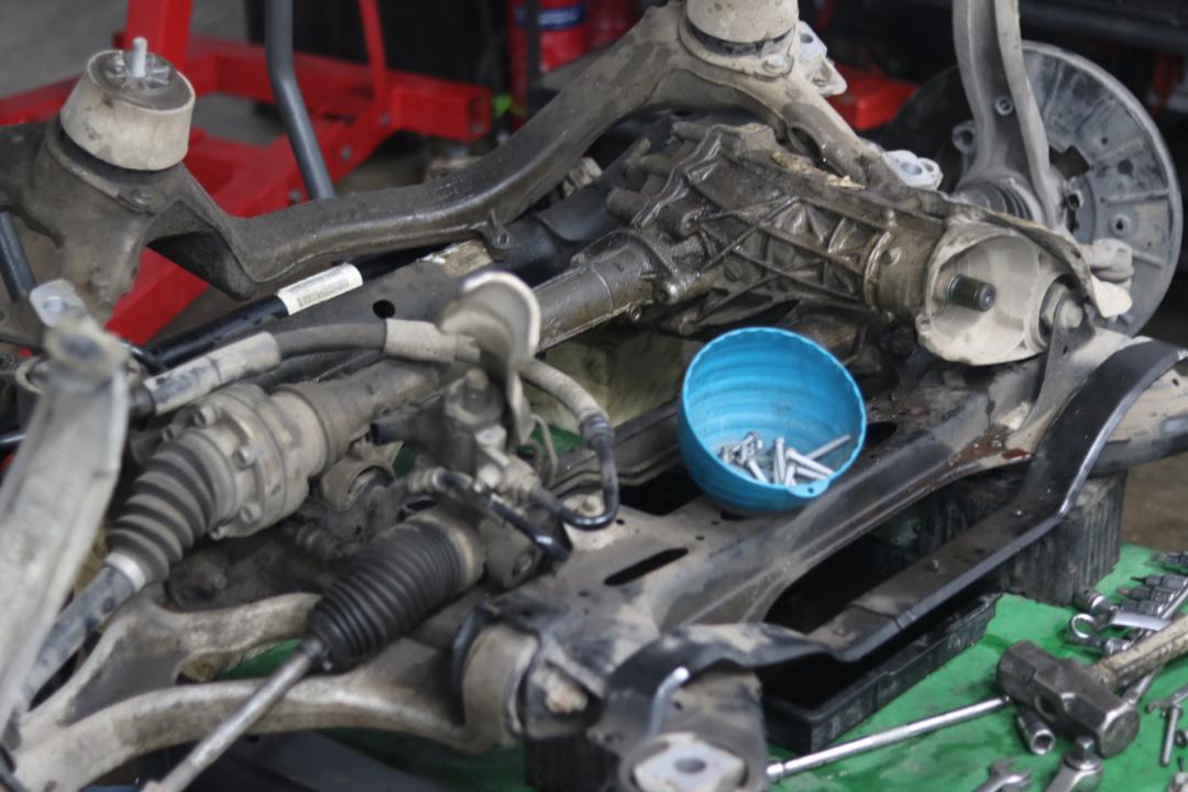 奥迪q7报废厂,老款奥迪q7出车祸