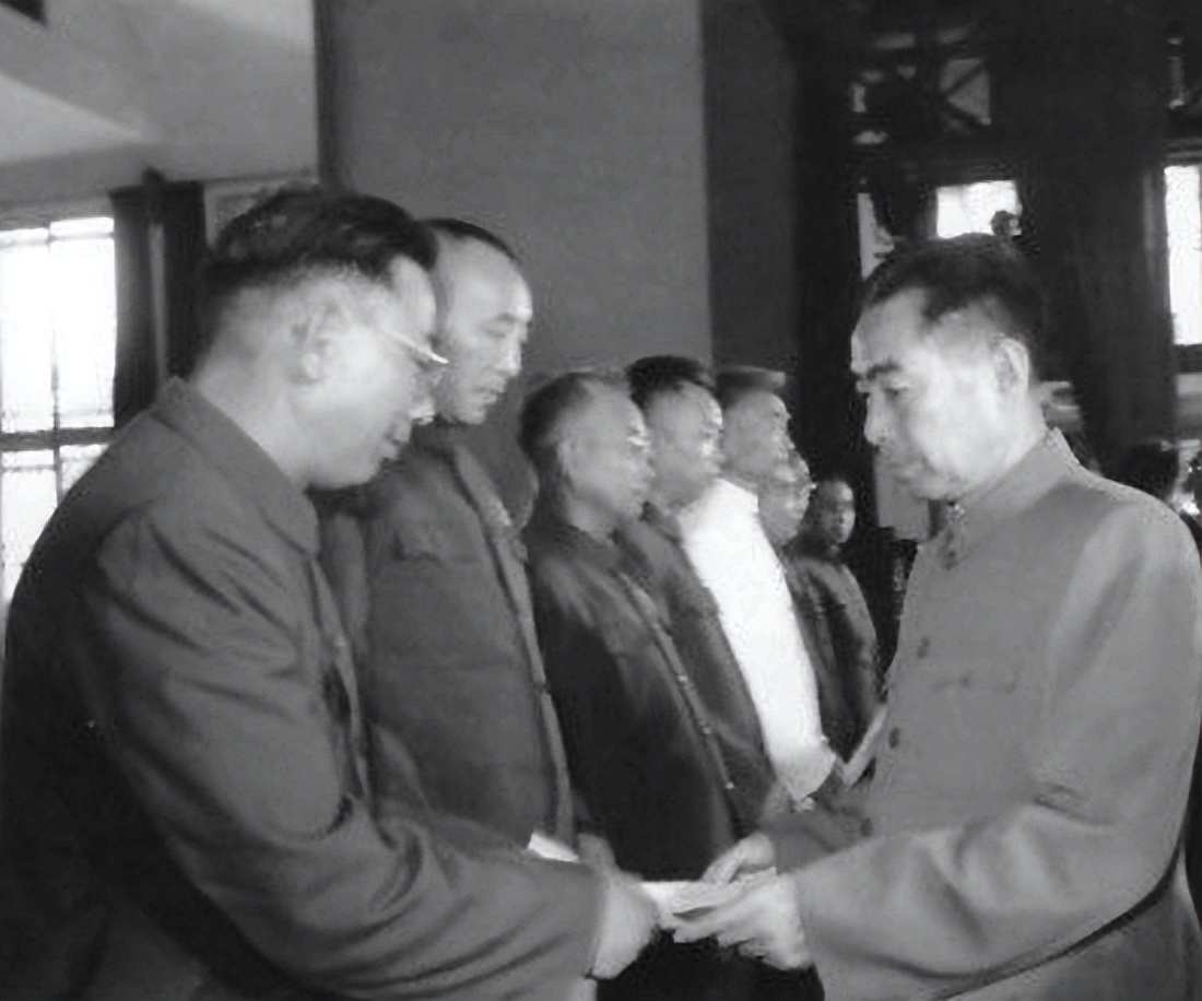 1969年，许光达骨灰安放问题引争议，毛主席批示：放到该放的地方