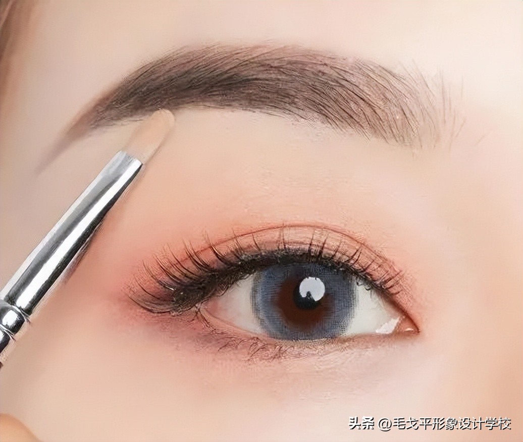 化妆师的冷门化妆技巧,超实用冷门化妆小技巧新手必看