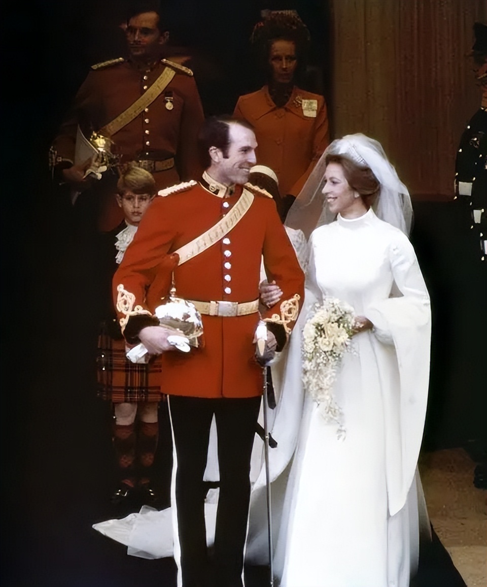 查尔斯和安妮公主兄妹情深,安妮公主和菲利普亲王小时候