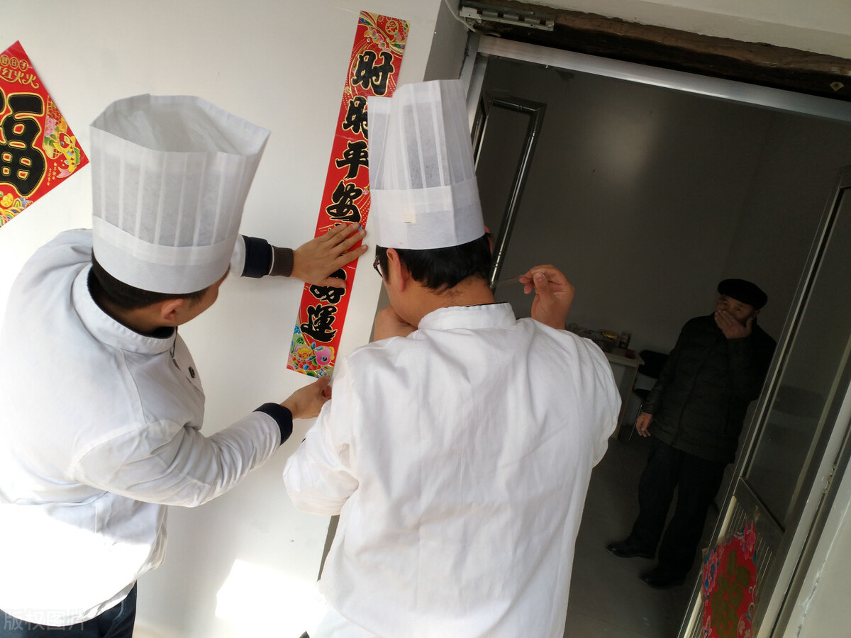 今年大年初一几点贴春联好,今年大年初一下午几点贴春联好