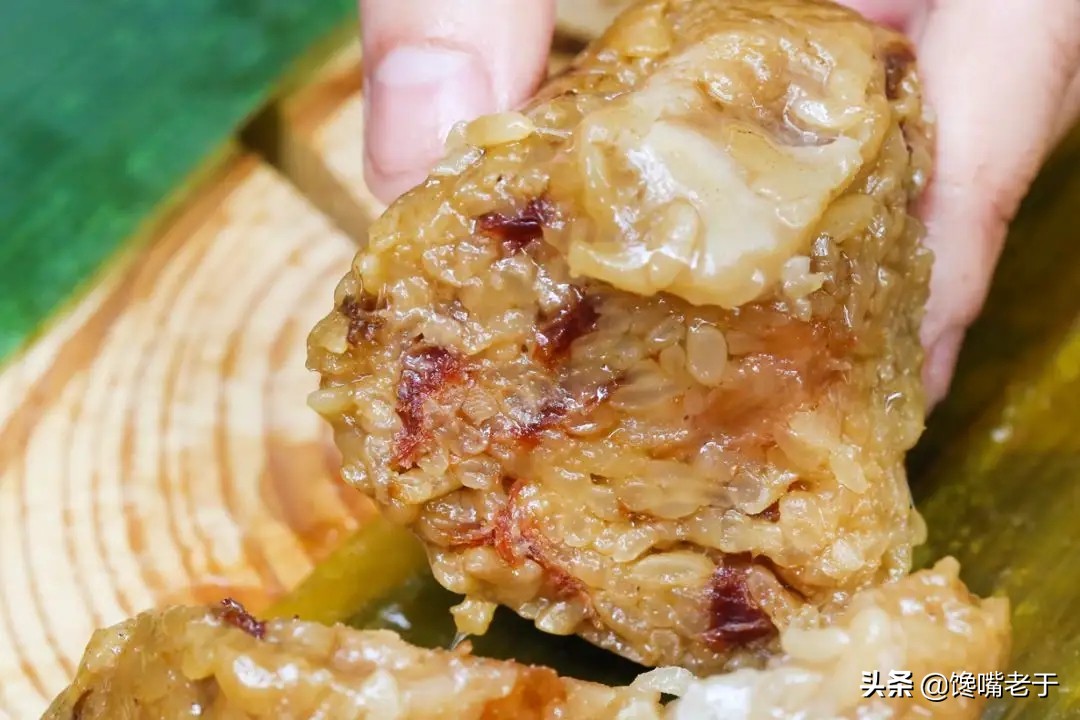 煮粽子时热水下锅还是冷水下锅,煮粽子冷水下锅还是热水下锅好