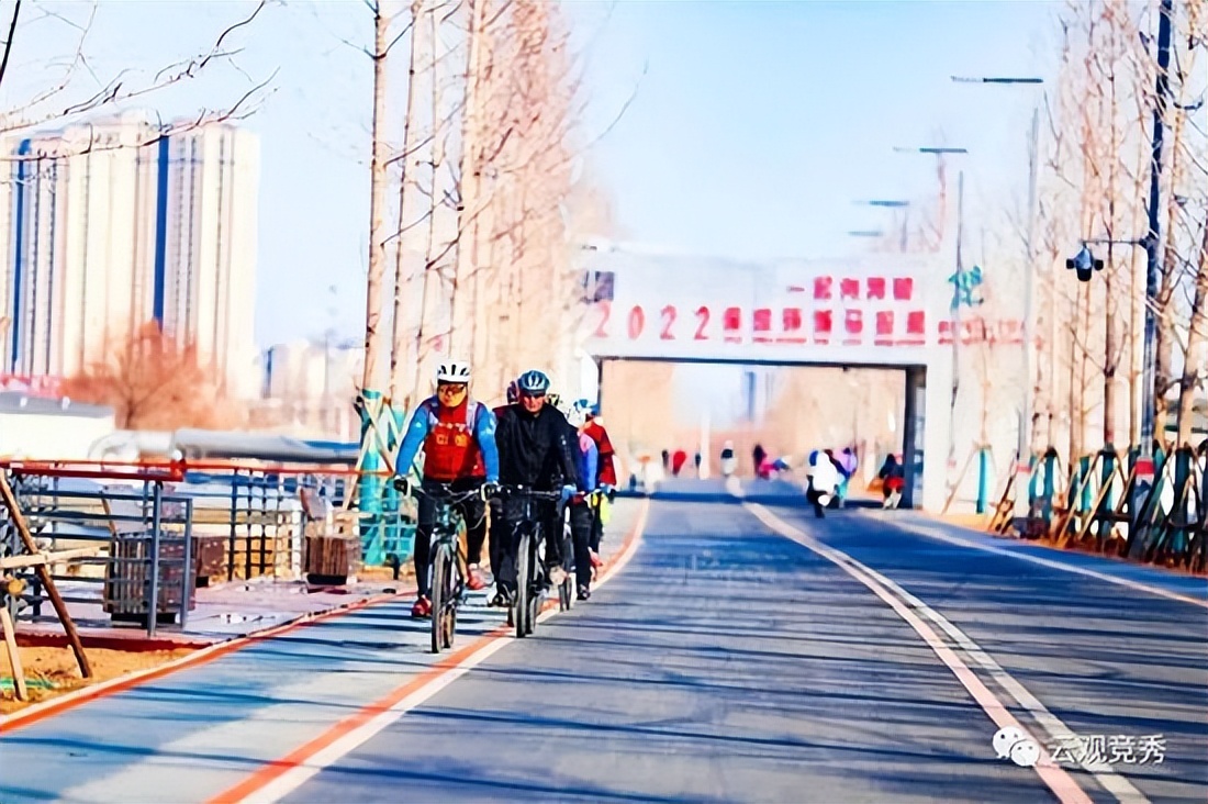 跑马拉松的人是在走还是在跑,当我们跑步时我们在谈些什么