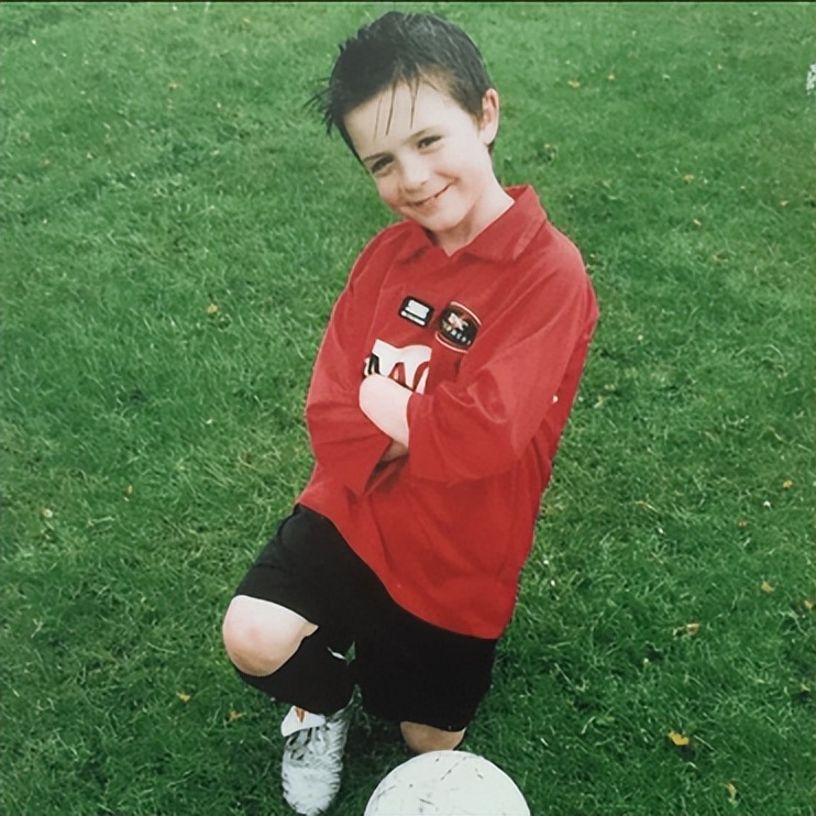 足坛球员童年照,足坛球星萌娃照