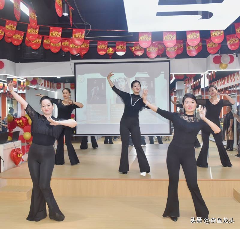 娴峰崡鎴愪汉鑸炶箞褰綋鍩硅瀛︽牎,闆嗙編鍋ヨ韩濉戝舰鑸炶箞瀛﹂櫌骞垮窞鐣
