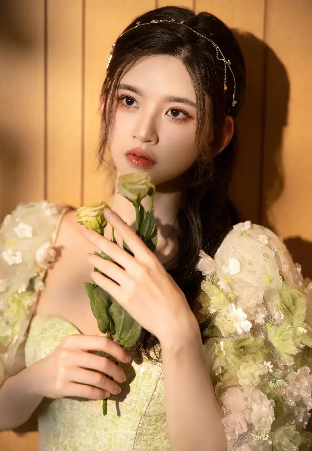 林思意写真照,林思意颜值分析