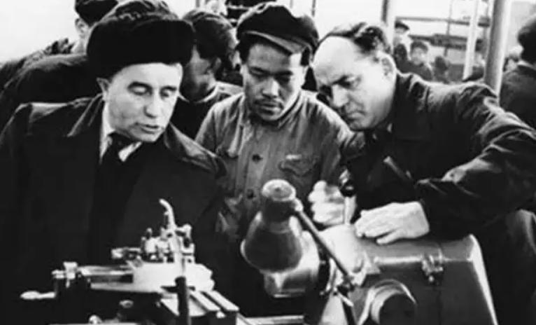 1963年，我国第一艘万吨巨轮赴日途中沉没，周总理：严查到底