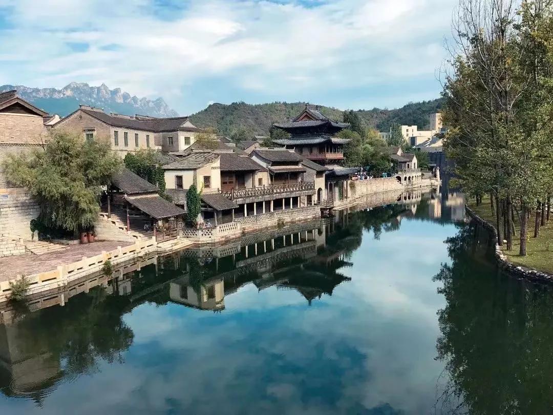 美好春景举家游,美好春日