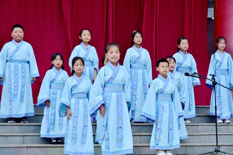 六一儿童节花儿与少年,六一儿童节花儿向阳开