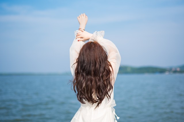 离婚后强行抱走女儿被捕父母离婚,孩子抚养权谁来决定?