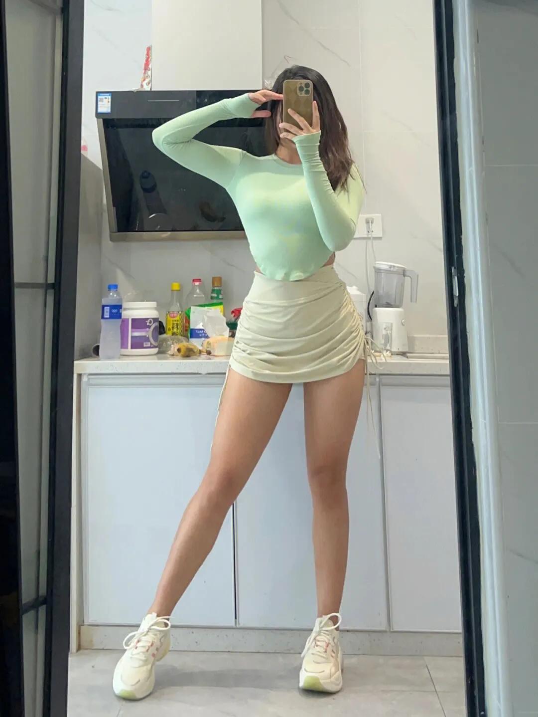 女神漂亮自拍照,美女健身自拍照高级感