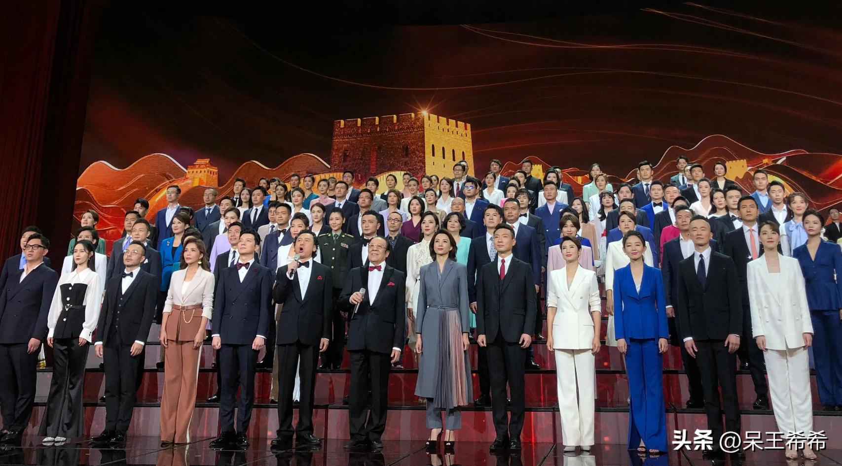 央视《朝闻天下》主播阵容完成换血，主持人大赛优秀选手被重用