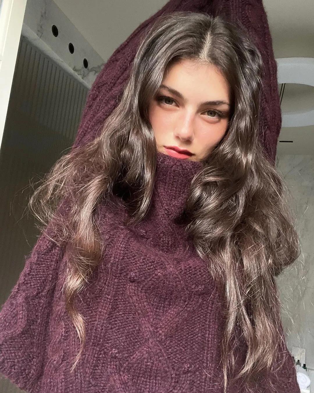 没想到!这3款“奶奶款毛衣”让姑娘们这么上头