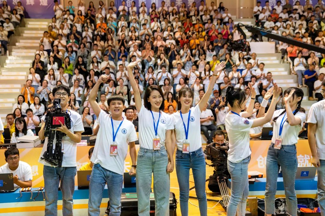 “我终于要在电视剧里看到我自己了！”《大三女生》今晚开播引期待！