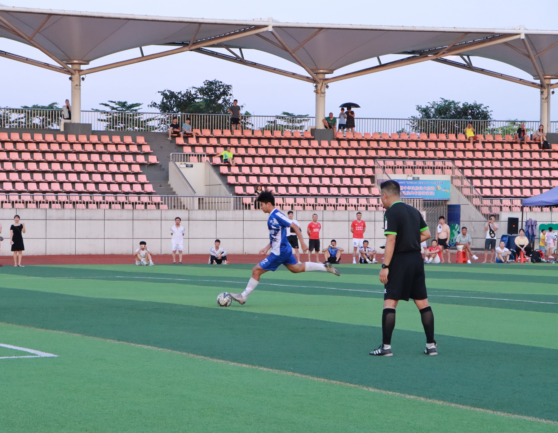 铆足干劲闯一闯,铆足干劲再出发下一句